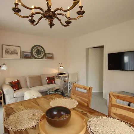 Doppelhaushaelfte In Holiday home Dornumersiel