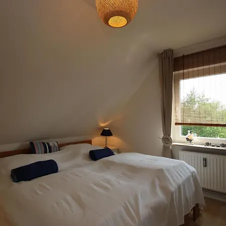 Doppelhaushaelfte In Holiday home