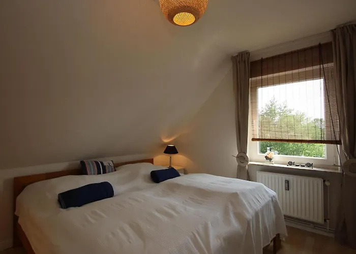 Doppelhaushaelfte In Casa de Férias